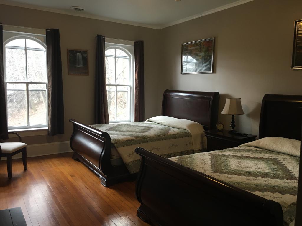 Cook Mansion Bed & Breakfast Montour Falls ภายนอก รูปภาพ